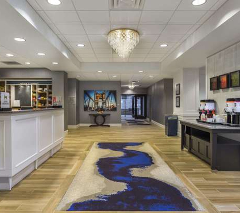 Hampton Inn & Suites Newport/Cincinnati - Newport, KY