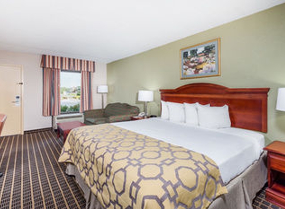 Baymont Inn & Suites - Clarksville, TN