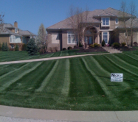 Nick's Lawn and Landscaping - Blue Springs, MO