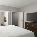 Hampton Inn & Suites Newport News (Oyster Point) - Hotels
