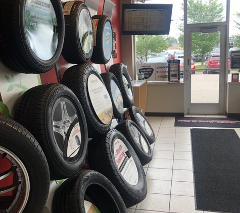 Joe's Auto and Tire - Winona, MN. Interior