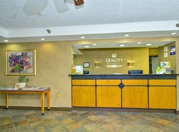 Quality Inn & Suites Fort Bragg - Fayetteville, NC