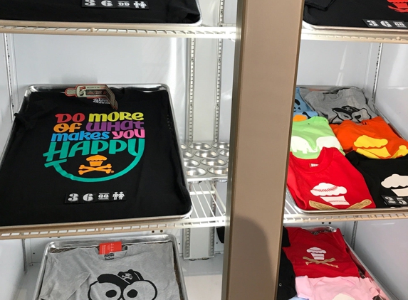 Johnny Cupcakes - Oak Bluffs, MA