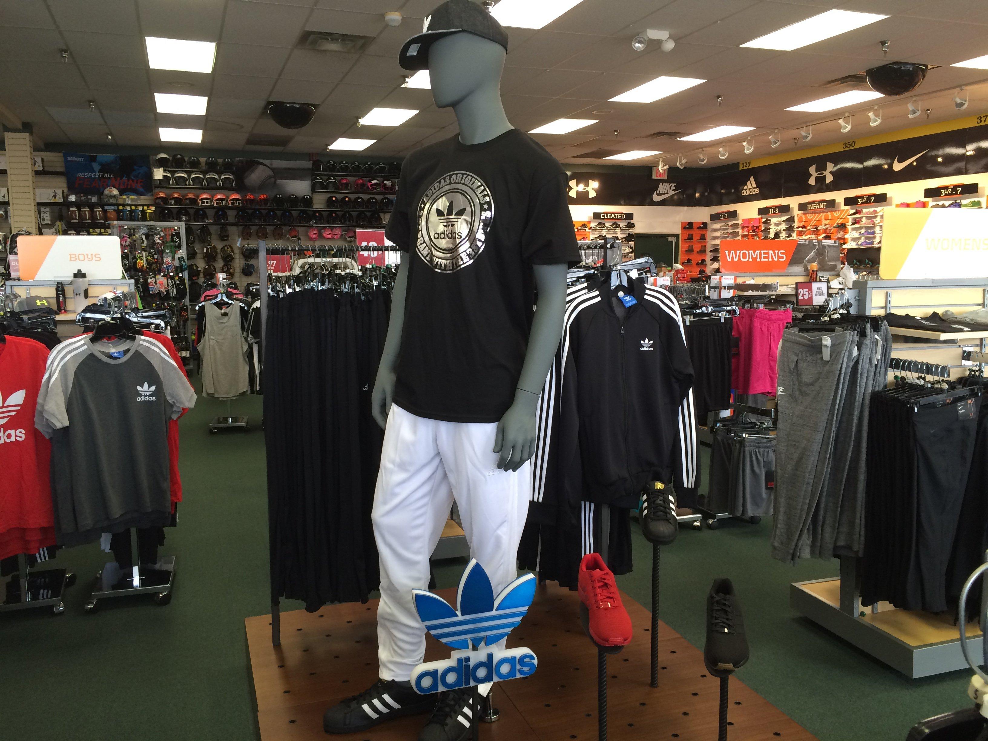 Hibbett sports clearance adidas joggers