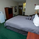 Super 8 by Wyndham Wichita North - Motels