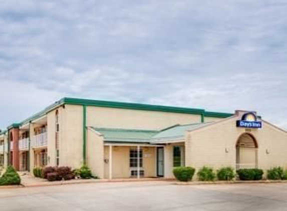 Days Inn by Wyndham Monett - Monett, MO