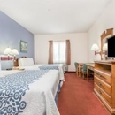 Days Inn by Wyndham Montgomery - Motels