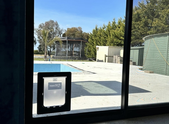 Canossa Glass Pty Ltd - Meadow Heights, VIC