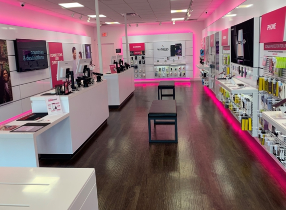 Metro by T-Mobile - Crafton, PA