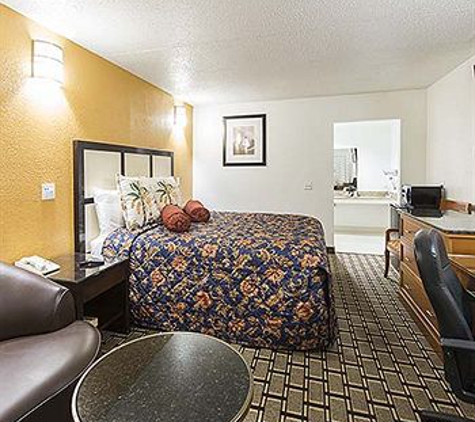 New Six Inn & Suites - Houston, TX