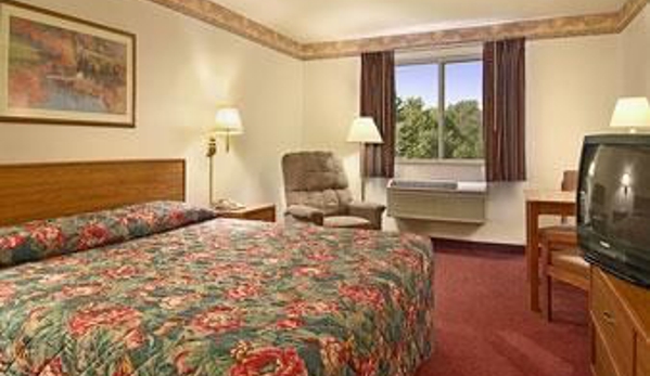 Super 8 by Wyndham Akron S/Green/Uniontown OH - Uniontown, OH