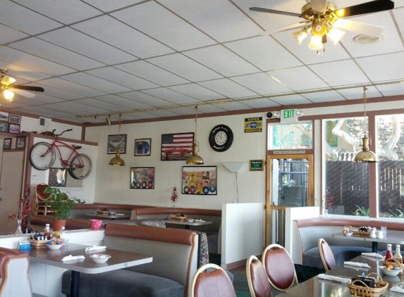 Nifty 50 Cafe - Seaside, CA