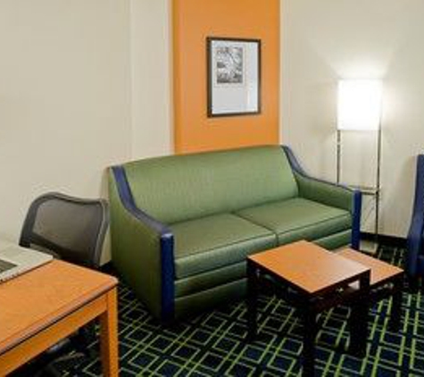 Fairfield Inn & Suites - Columbus, MS