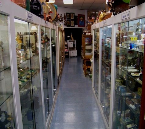 Garbos Antique Mall - Gilroy, CA