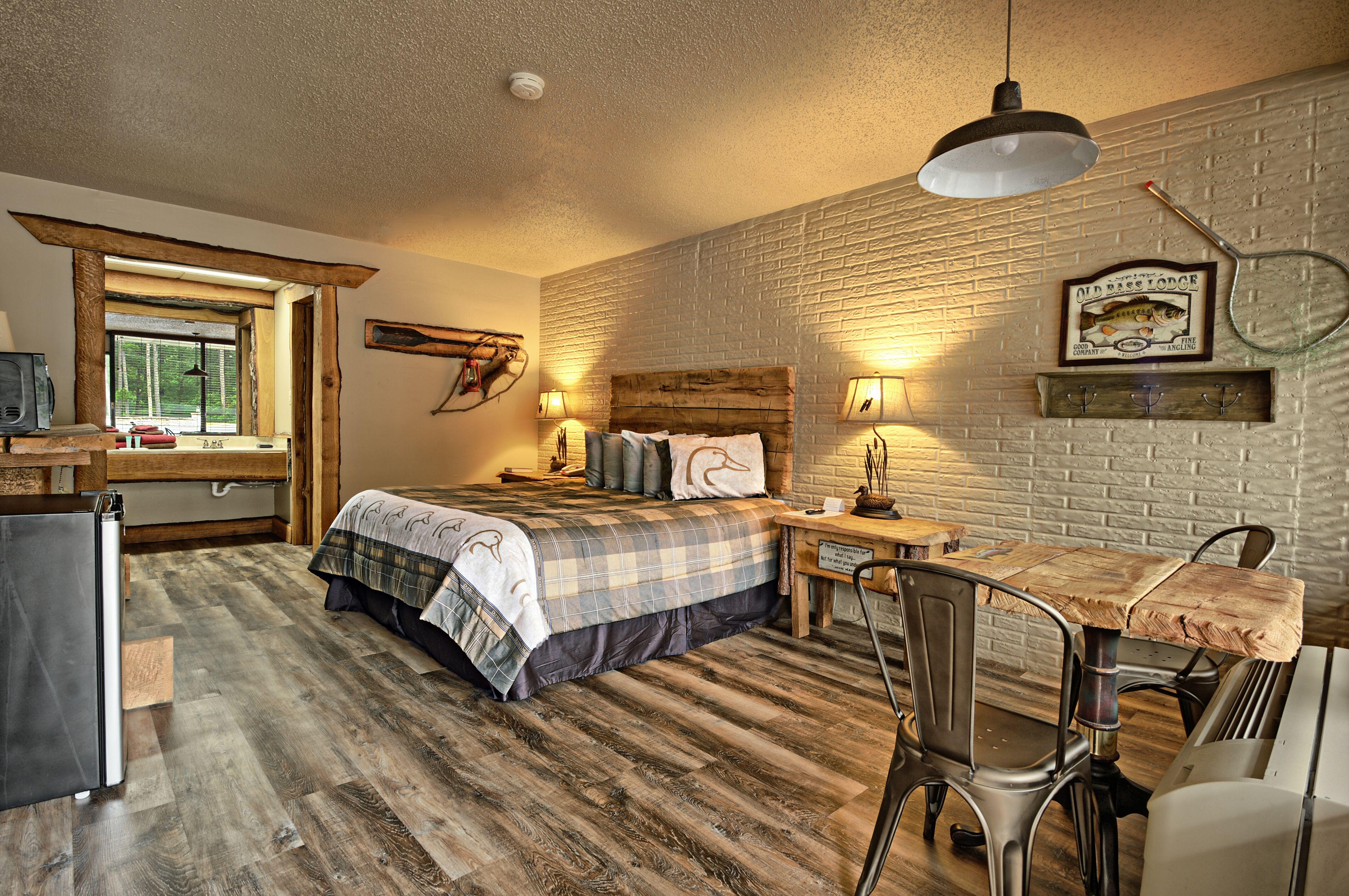 Stonegate Lodge 2106 E Van Buren, Eureka Springs, AR 72632 ...