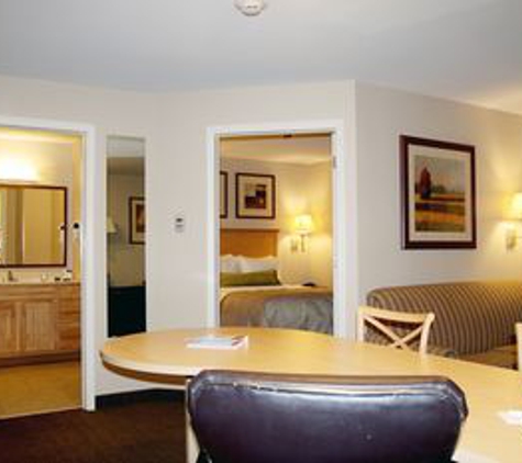 Candlewood Suites Grand Prairie - Peoria, IL