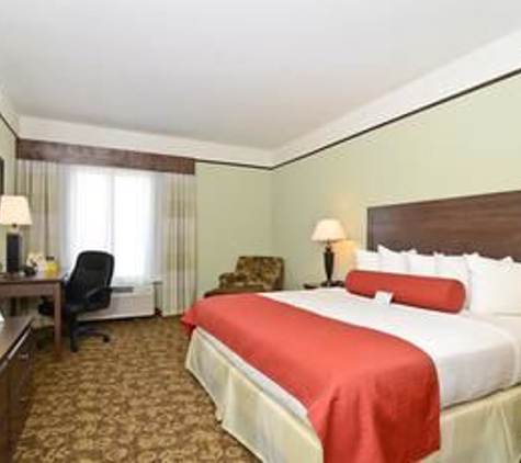 Best Western Plus Emory at Lake Fork Inn & Suites - Emory, TX