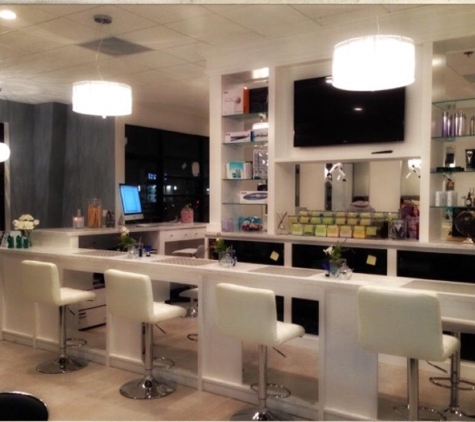 Prism Lashes at I'Land Pedispa - New Orleans, LA. Blo Bar, makeup application, waxing, and Xtreme eyelash extensions.