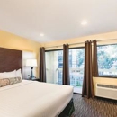 La Quinta Inn & Suites - Hotels