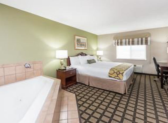 Baymont Inn & Suites - Fulton, MO