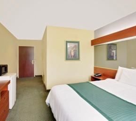 Microtel Inn & Suites by Wyndham Thomasville/High Point/Lexi - Thomasville, NC