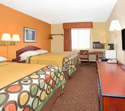 Super 8 by Wyndham Castle Rock Colorado - Castle Rock, CO