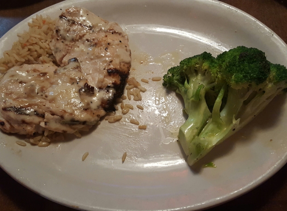 Logan's Roadhouse - Odessa, TX. Good chicken portion. Very little rice and not much broccoli. Unatractive plate