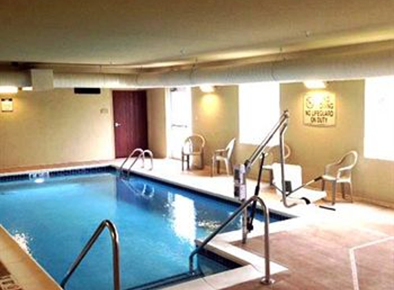 Cobblestone Hotel & Suites - Newton - Newton, IL