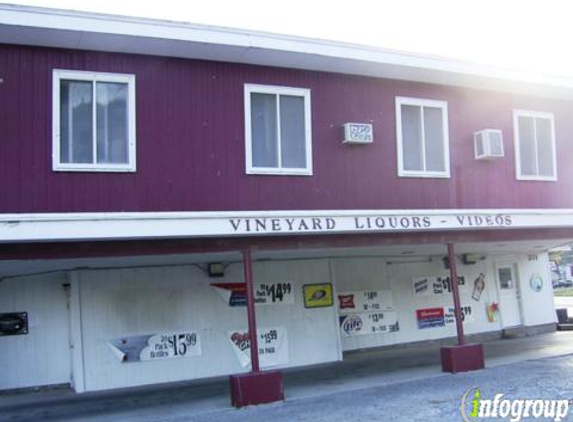 Vineyard Liquor & Tanning - Plattsmouth, NE