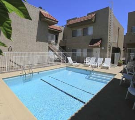 Canoga Courtyard Apartments - Canoga Park, CA