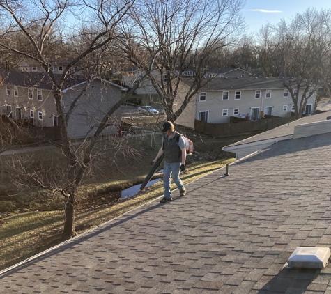 Edwards Gutter Cleaning - Overland Park, KS