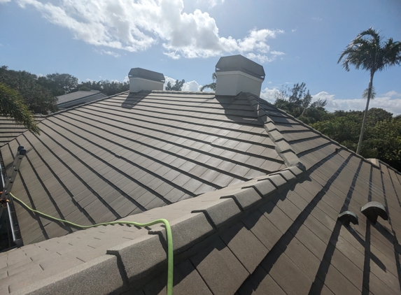 Falcon Cleaning Services LLC - Vero Beach, FL. Best roof wash cleaning in Indian River County, Florida