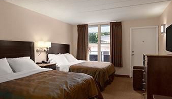 Ramada by Wyndham Rockville Centre - Rockville Centre, NY