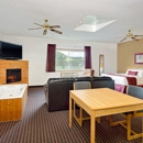 Ramada by Wyndham Richland Center - Hotels