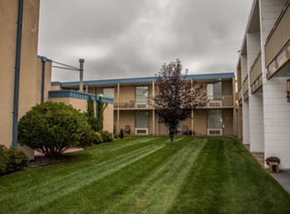 Baymont Inn & Suites - Fargo, ND