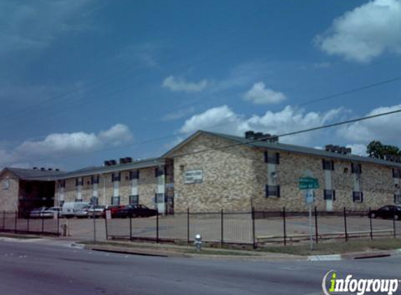 Brentwood Court Apartments - Fort Worth, TX