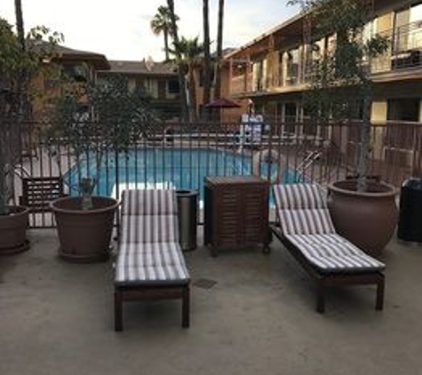 Studio City Court Yard Hotel - Studio City, CA