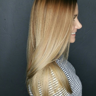 Salon Vivid - Webster, TX. Stunning blonde by Stephanie