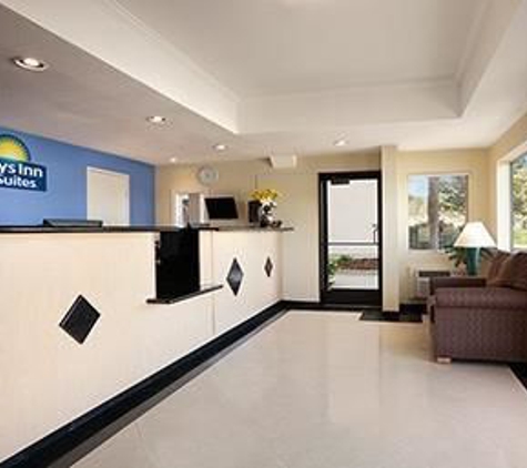 Days Inn & Suites - Rancho Cordova, CA