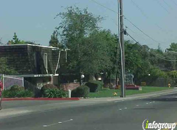 Creekside Oaks Apartments - Carmichael, CA