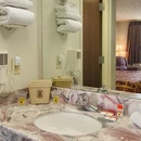 Super 8 by Wyndham Clarksville East - Hotels