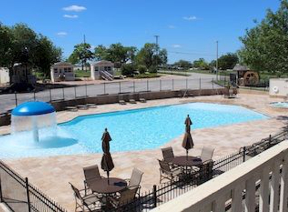 Hill Country RV-Resort - New Braunfels, TX