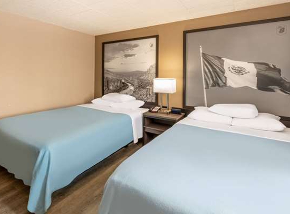 Super 8 by Wyndham Laredo - Laredo, TX