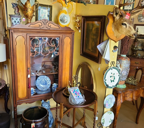 Revived Designs Antiques Store and Fine Art Restoration Service - Lafayette, LA